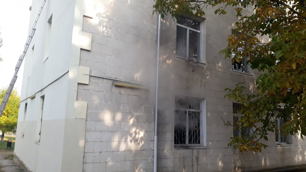 Botanica: Incendiu la un cămin pentru studenți. Patru echipaje au intervenit